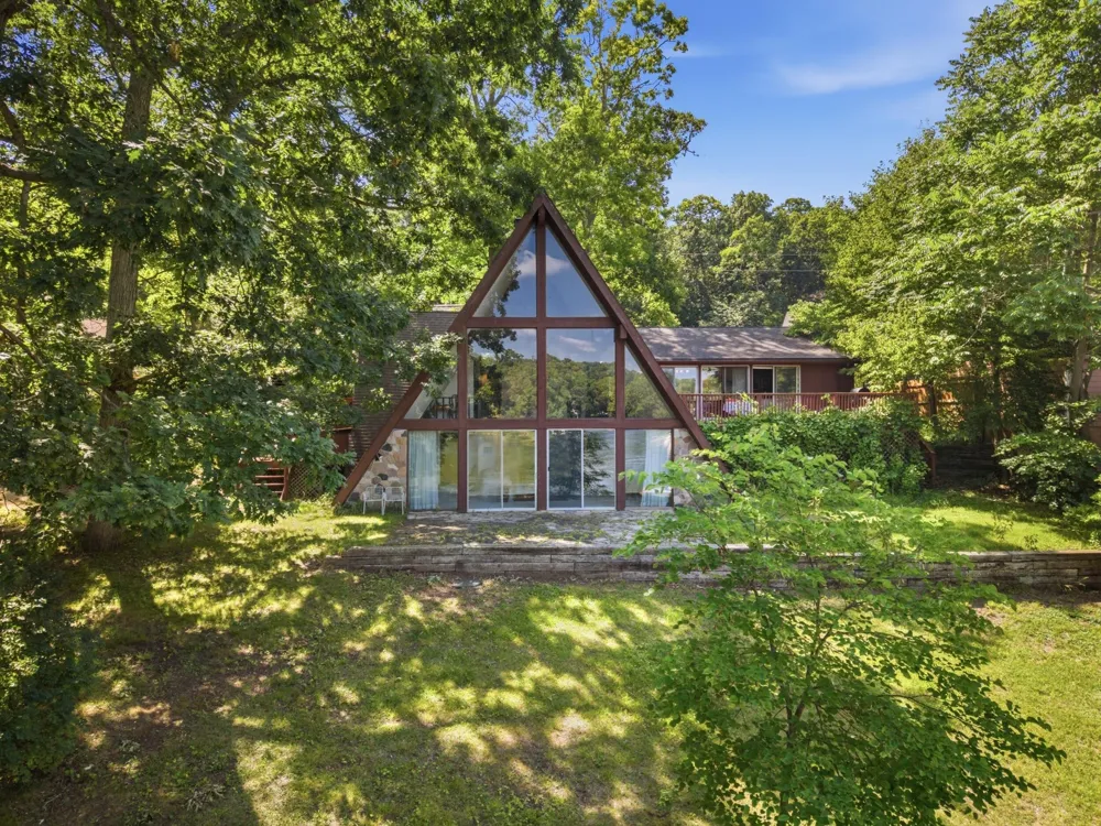 11881 Westshore Drive Pinckney, MI 48169