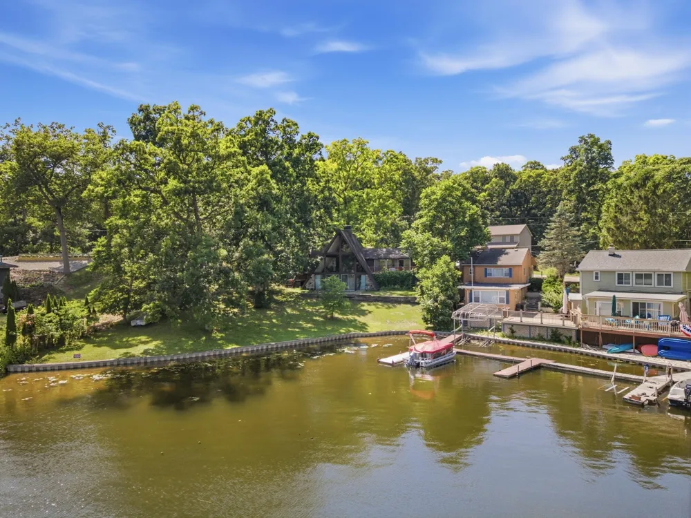 11881 Westshore Drive Pinckney, MI 48169