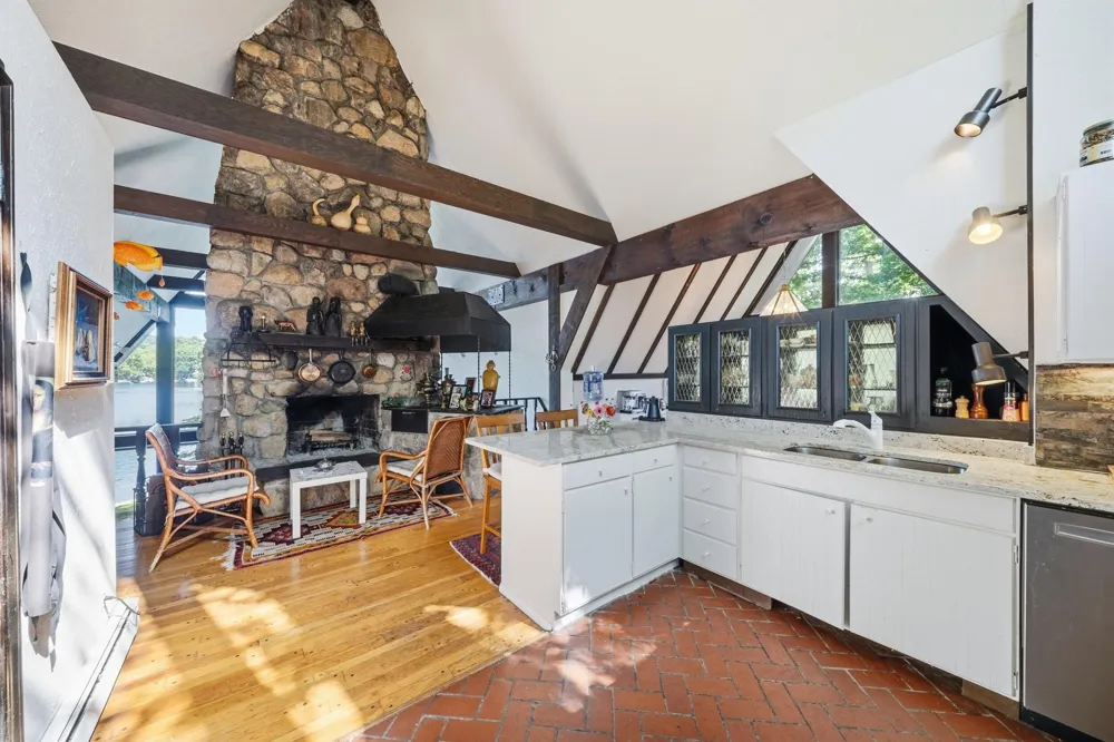 11881 Westshore Drive Pinckney, MI 48169