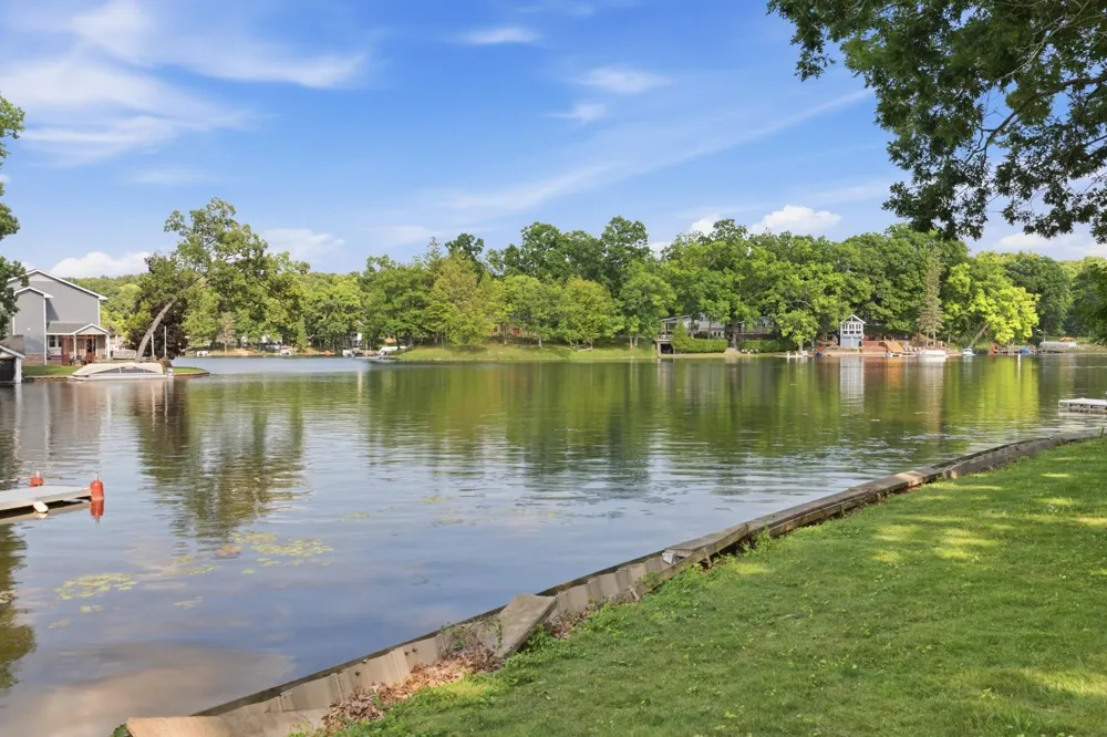 11881 Westshore Drive Pinckney, MI 48169