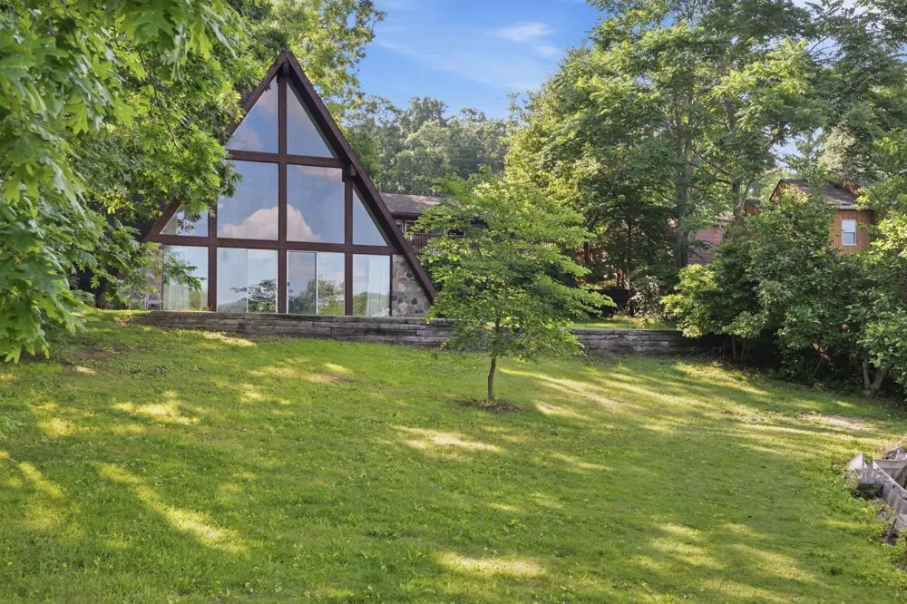 11881 Westshore Drive Pinckney, MI 48169