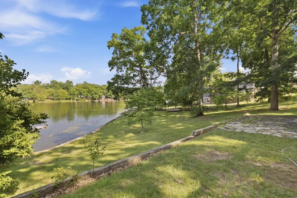 11881 Westshore Drive Pinckney, MI 48169