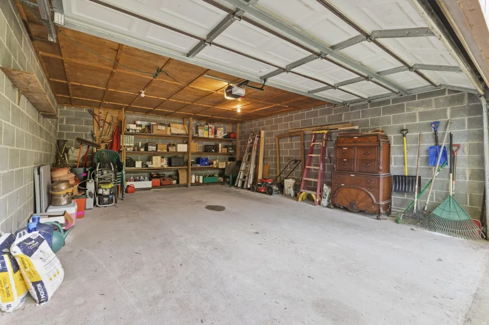 11881 Westshore Drive Pinckney, MI 48169