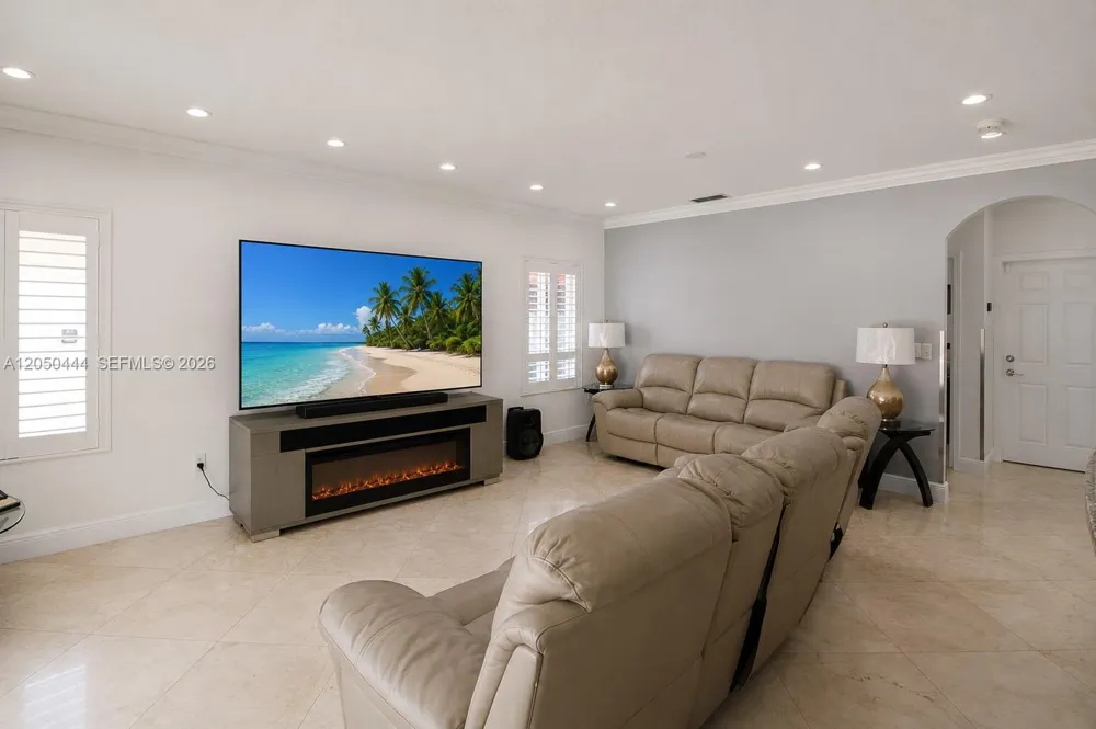 16075 SW 149th Ter Miami, FL 33196