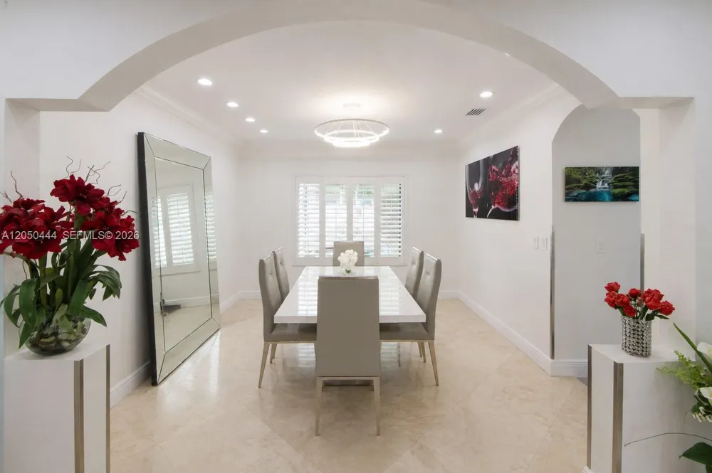 16075 SW 149th Ter Miami, FL 33196