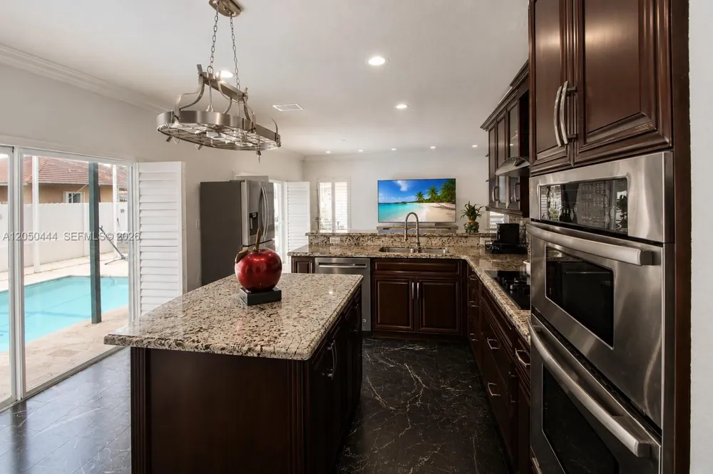 16075 SW 149th Ter Miami, FL 33196