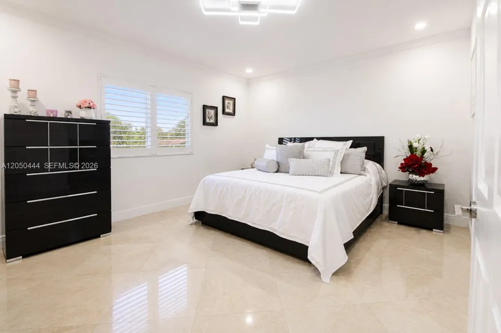 16075 SW 149th Ter Miami, FL 33196
