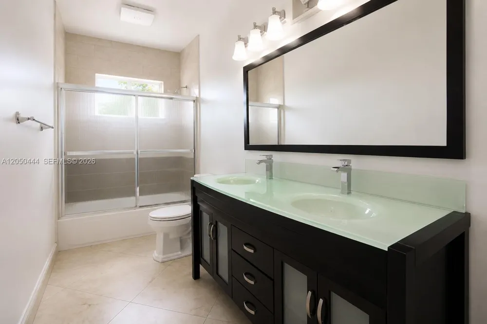 16075 SW 149th Ter Miami, FL 33196
