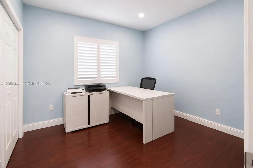 16075 SW 149th Ter Miami, FL 33196