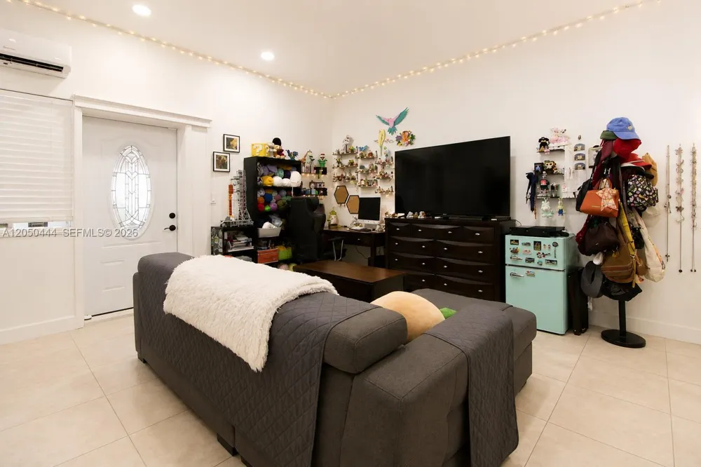 16075 SW 149th Ter Miami, FL 33196