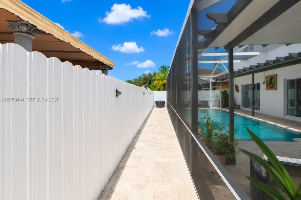 16075 SW 149th Ter Miami, FL 33196