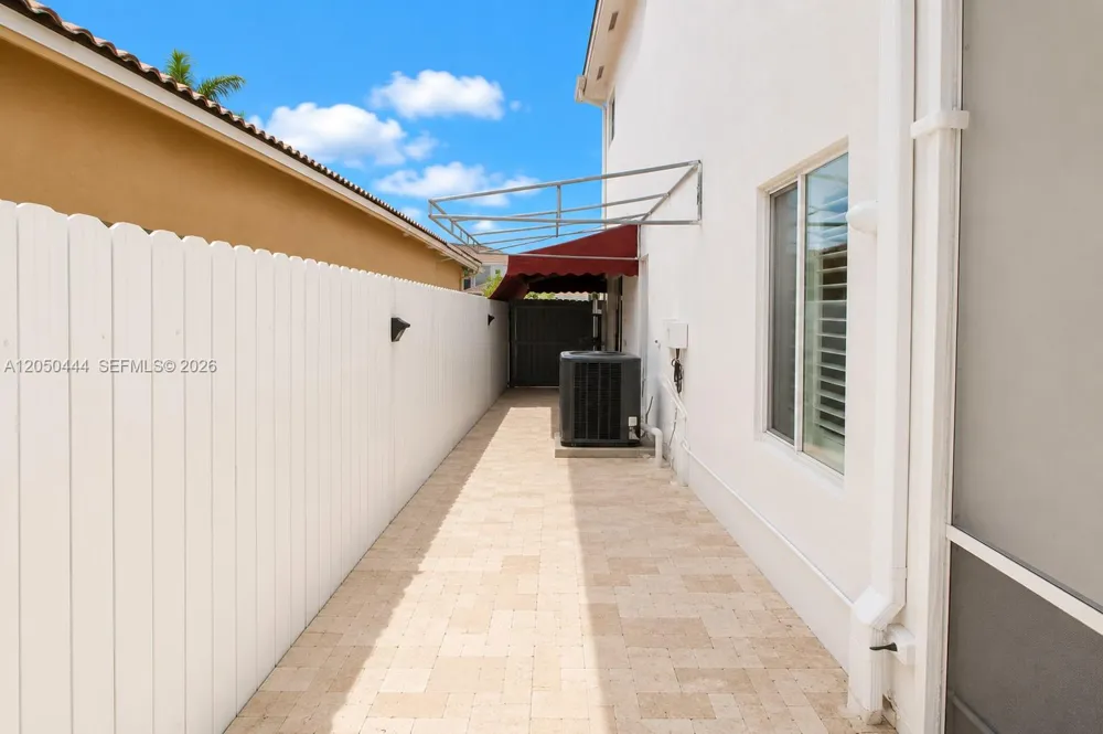 16075 SW 149th Ter Miami, FL 33196