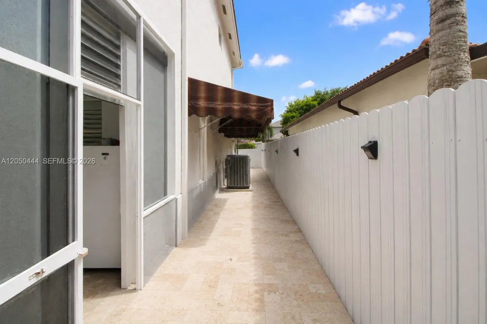 16075 SW 149th Ter Miami, FL 33196