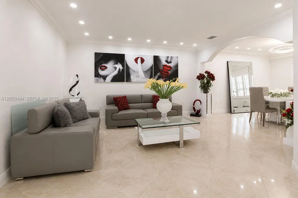 16075 SW 149th Ter Miami, FL 33196