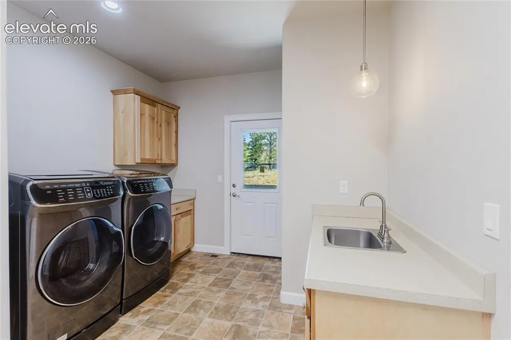407 Silvermoon Heights Divide, CO 80814