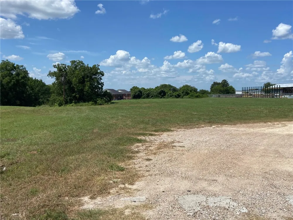 1675 E Highway 290 Brenham, TX 77833