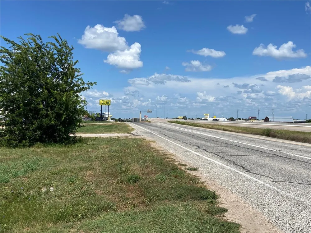 1675 E Highway 290 Brenham, TX 77833