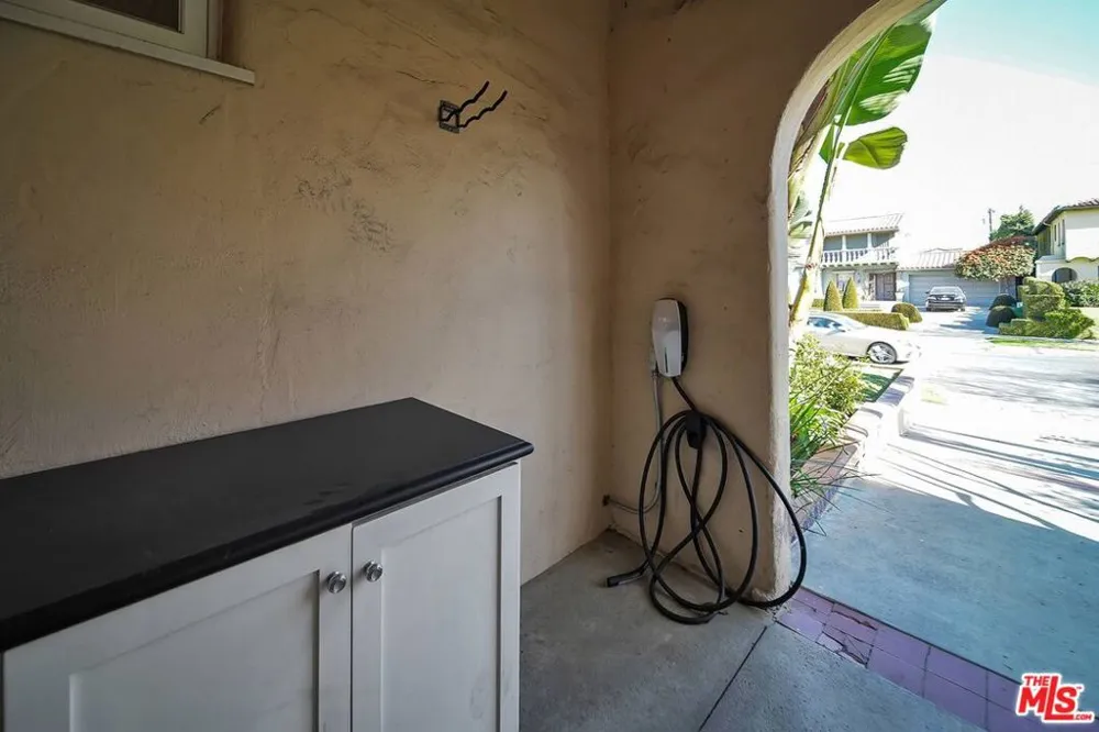 333 S Roxbury Drive Beverly Hills, CA 90212