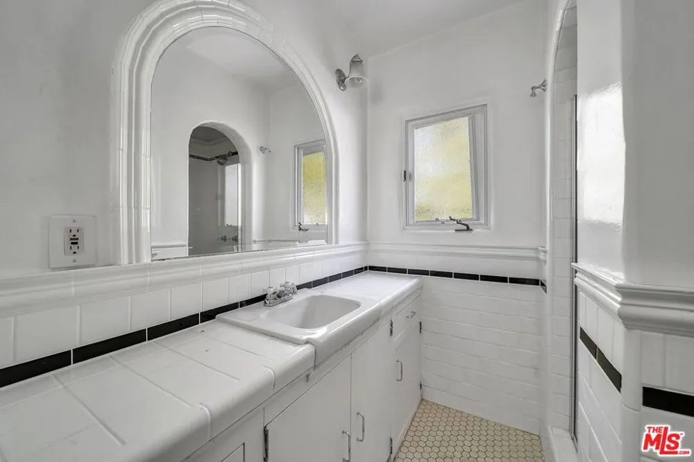 333 S Roxbury Drive Beverly Hills, CA 90212