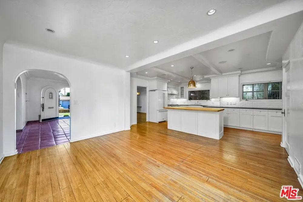 333 S Roxbury Drive Beverly Hills, CA 90212
