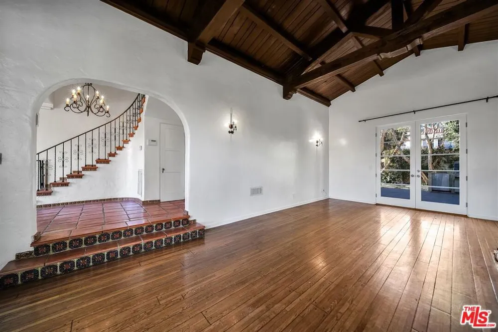 333 S Roxbury Drive Beverly Hills, CA 90212