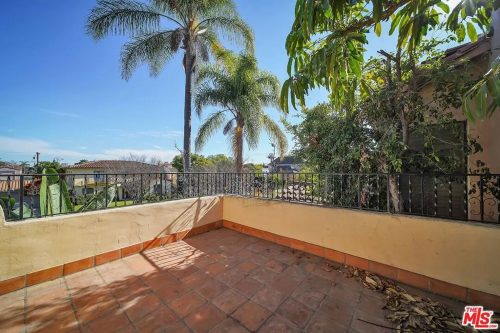333 S Roxbury Drive Beverly Hills, CA 90212