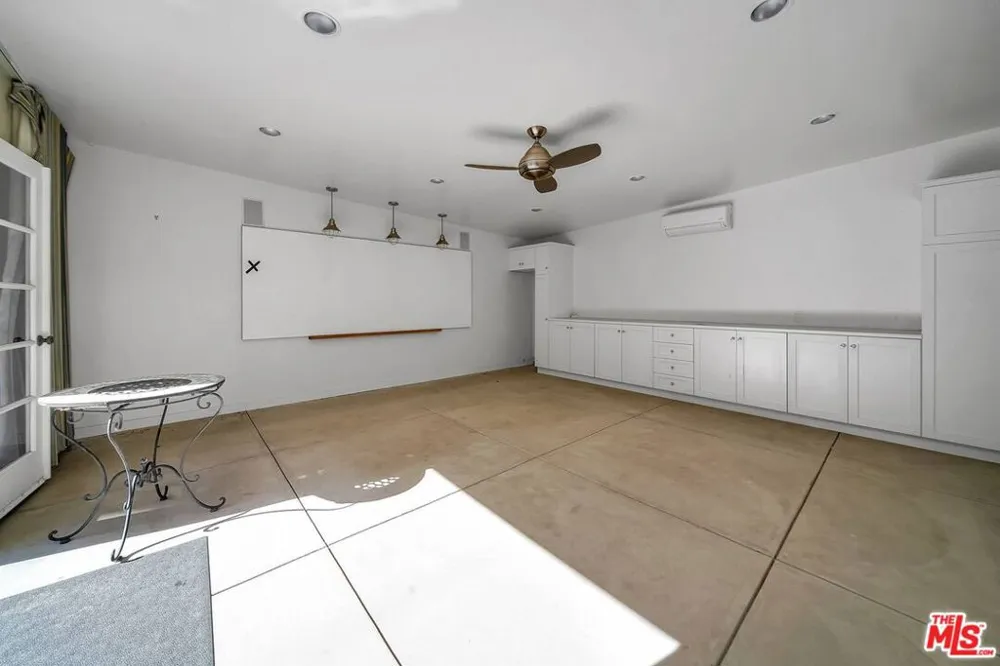 333 S Roxbury Drive Beverly Hills, CA 90212
