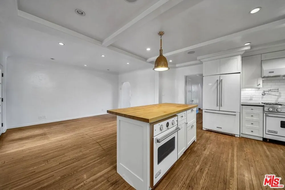 333 S Roxbury Drive Beverly Hills, CA 90212