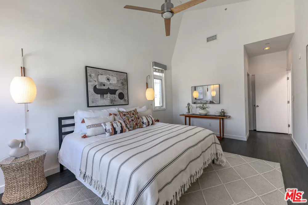 10735 Bloomfield Street #5 Los Angeles, CA 91602