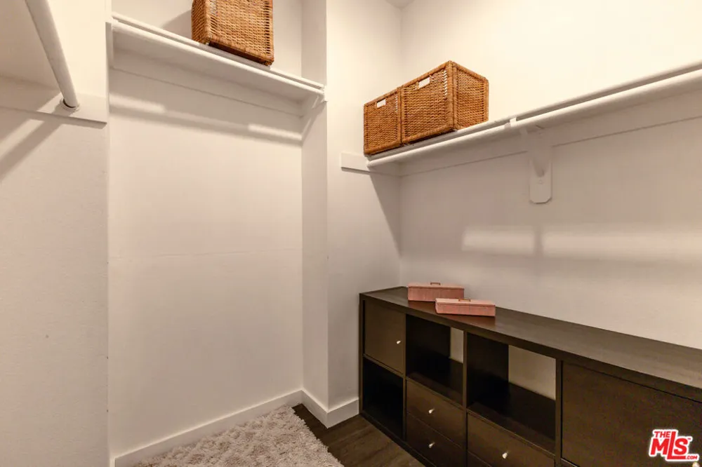 10735 Bloomfield Street #5 Los Angeles, CA 91602