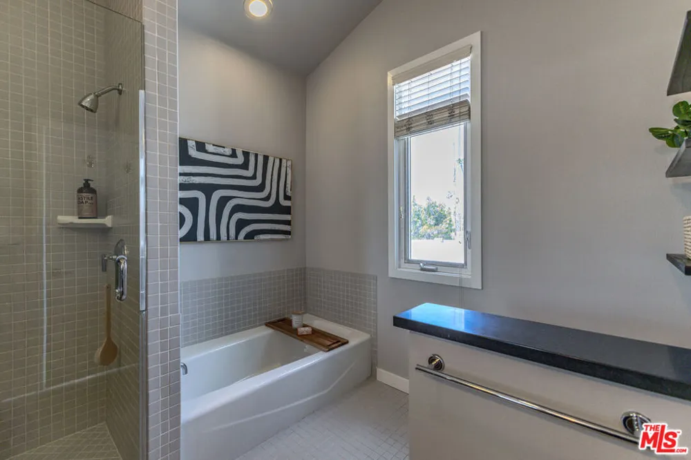 10735 Bloomfield Street #5 Los Angeles, CA 91602