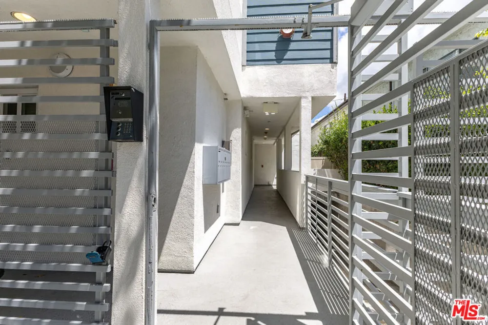 10735 Bloomfield Street #5 Los Angeles, CA 91602