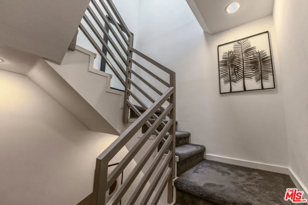 10735 Bloomfield Street #5 Los Angeles, CA 91602