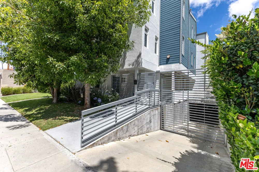 10735 Bloomfield Street #5 Los Angeles, CA 91602