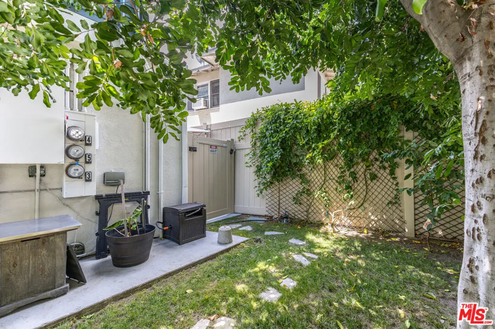 10735 Bloomfield Street #5 Los Angeles, CA 91602