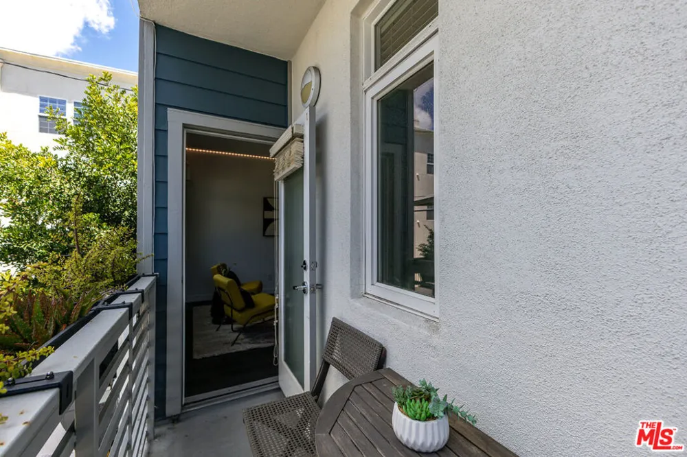 10735 Bloomfield Street #5 Los Angeles, CA 91602