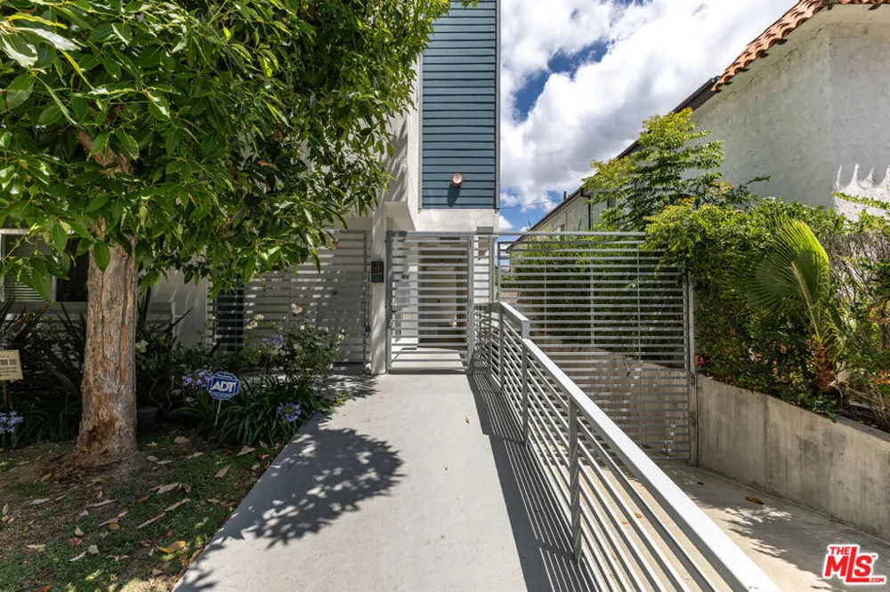 10735 Bloomfield Street #5 Los Angeles, CA 91602