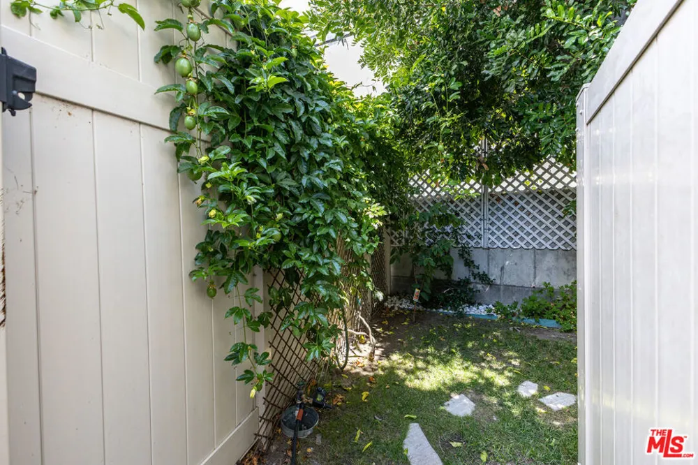 10735 Bloomfield Street #5 Los Angeles, CA 91602