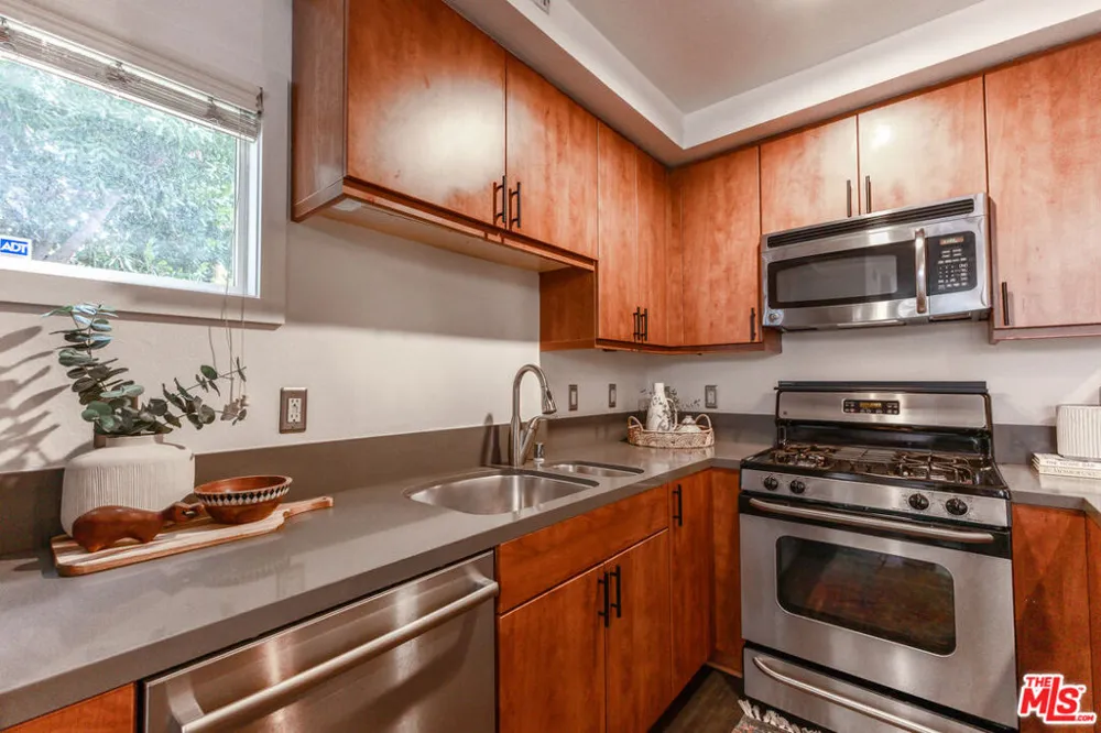 10735 Bloomfield Street #5 Los Angeles, CA 91602