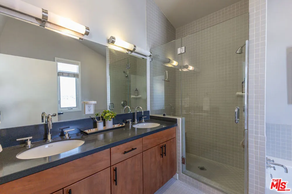 10735 Bloomfield Street #5 Los Angeles, CA 91602