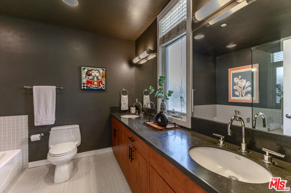 10735 Bloomfield Street #5 Los Angeles, CA 91602