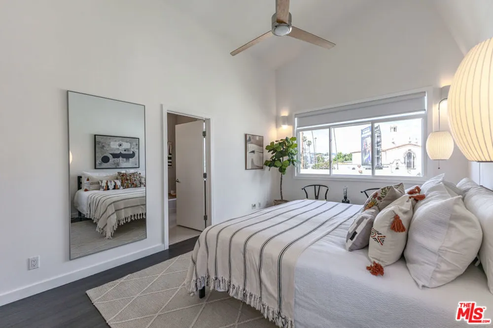 10735 Bloomfield Street #5 Los Angeles, CA 91602