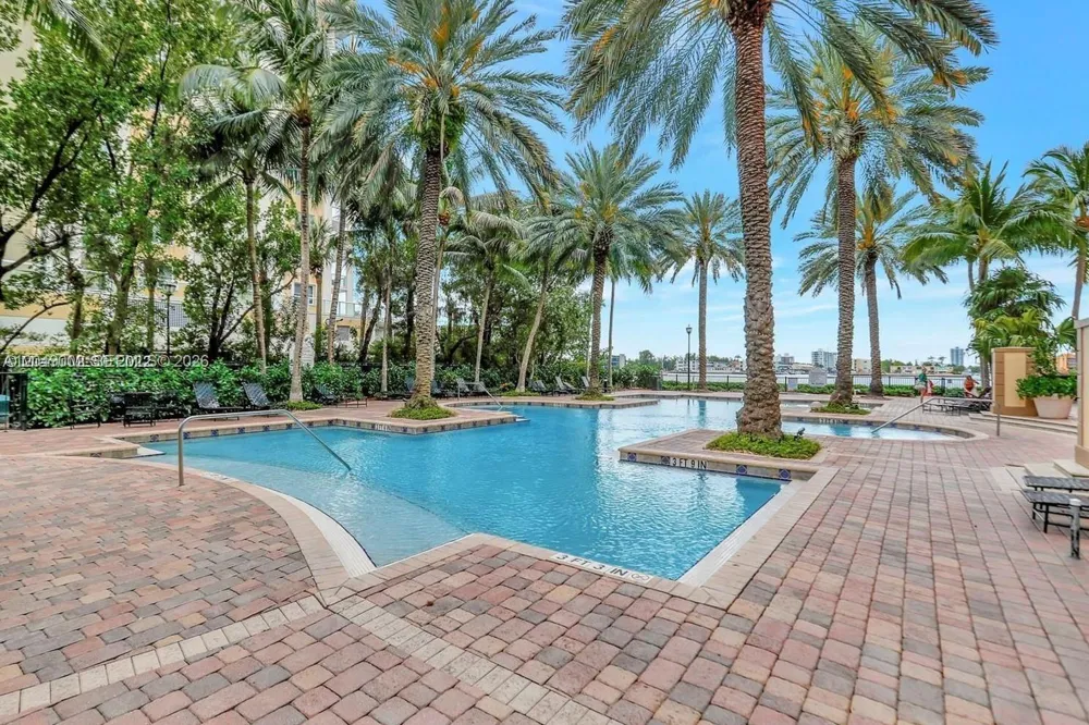 17145 Bay Rd #4303 Sunny Isles Beach, FL 33160
