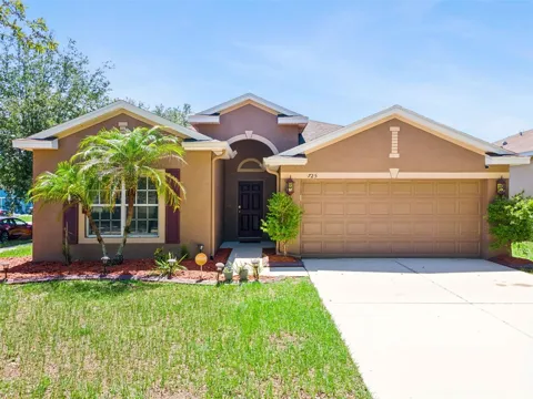 725 STAR POINTE DRIVE