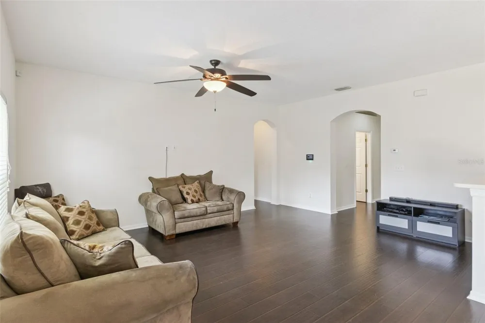 725 STAR POINTE DRIVE Seffner, FL 33584