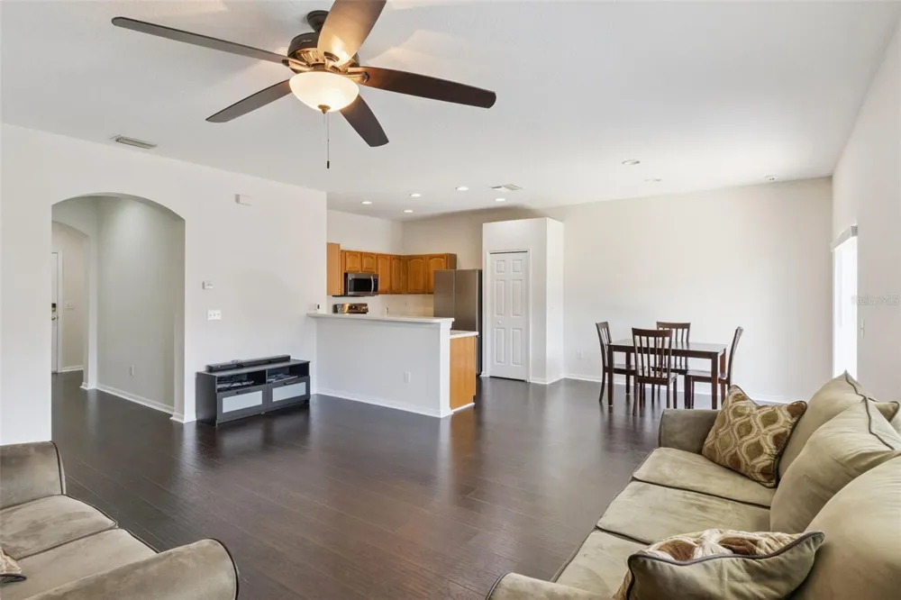 725 STAR POINTE DRIVE Seffner, FL 33584