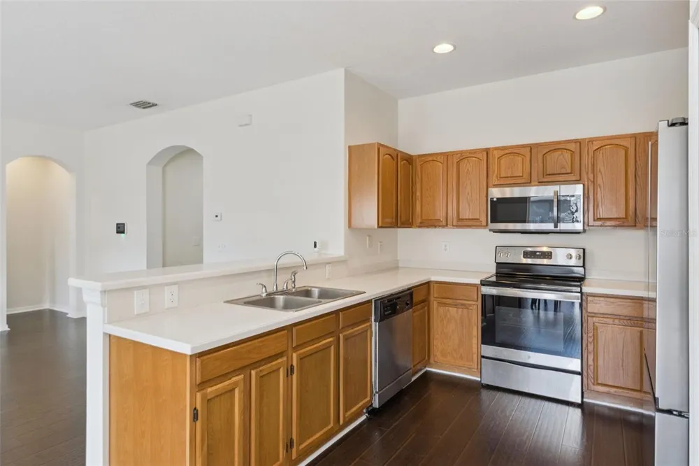 725 STAR POINTE DRIVE Seffner, FL 33584