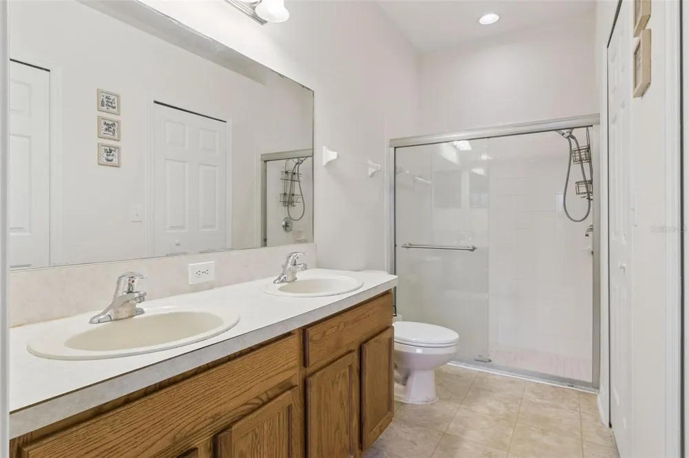 725 STAR POINTE DRIVE Seffner, FL 33584