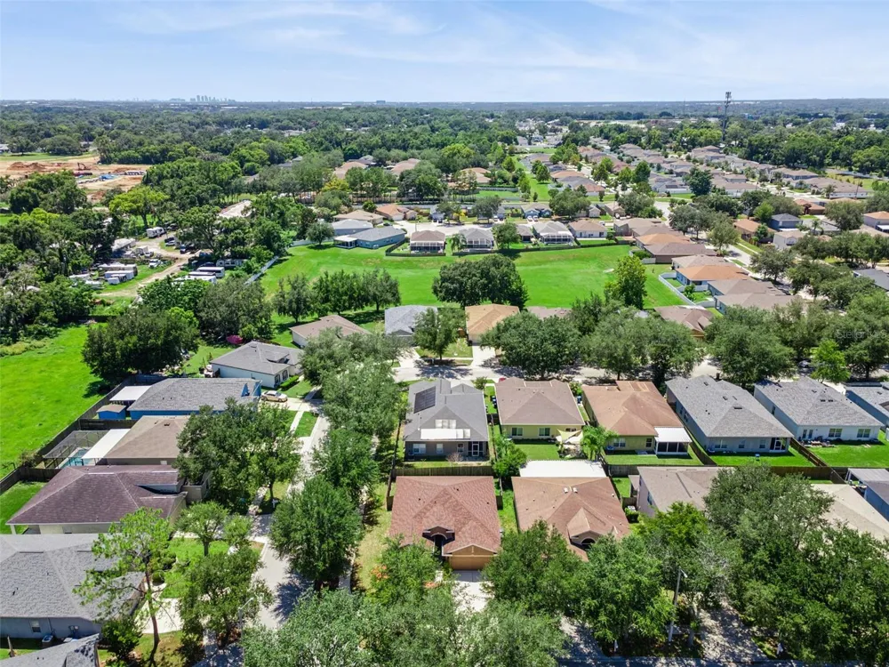 725 STAR POINTE DRIVE Seffner, FL 33584