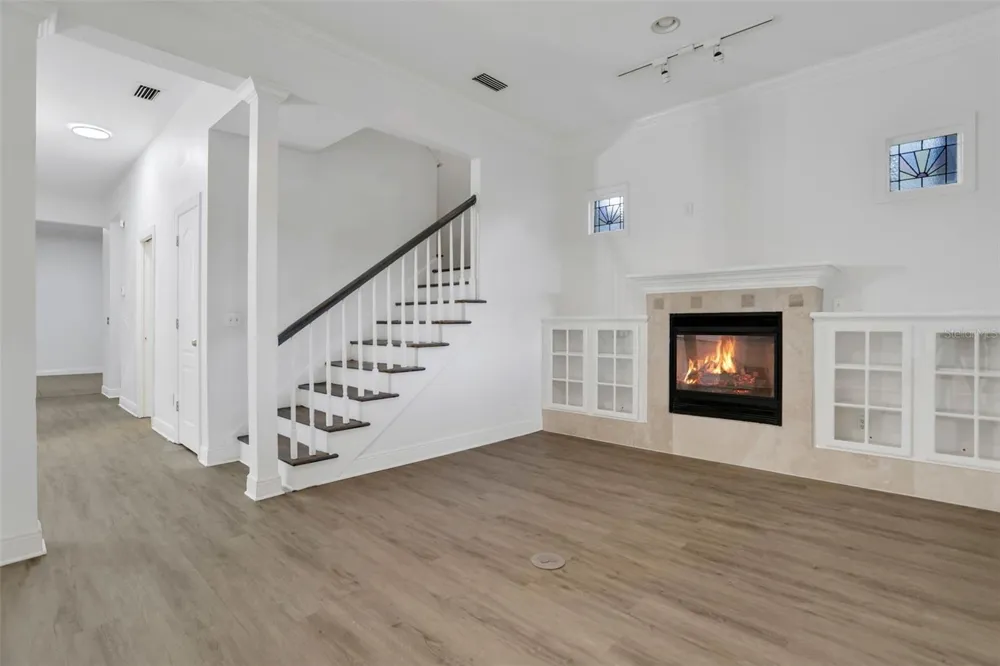 148 S THORNTON AVENUE Orlando, FL 32801